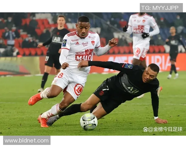 英超焦点战巴黎圣日耳曼与利物浦互交白卷全场气氛火爆解析